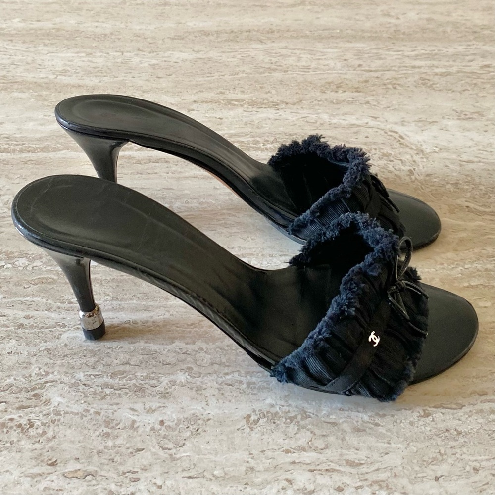 Vintage Chanel Ruffle CC Bow Mule Sandal Heels - Picture 3 of 7
